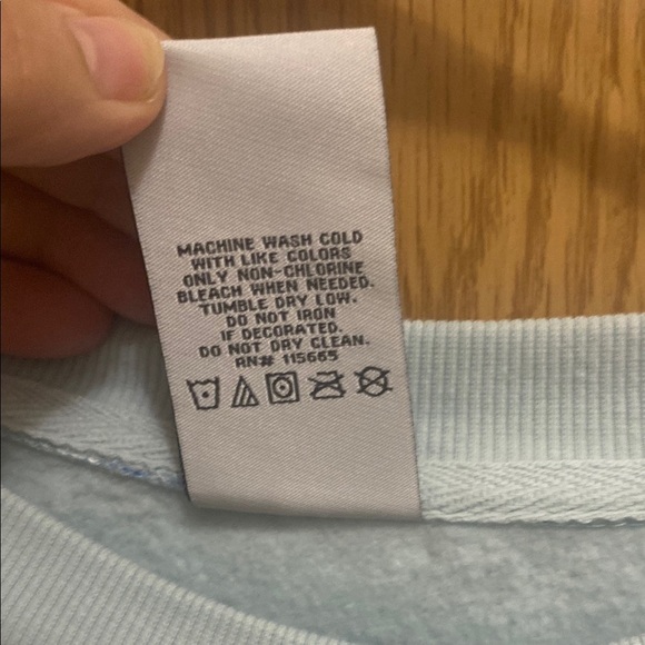 Cinnamon roll Playful Graphic Sweatshirt in Light Blue size large - Picture 5 of 8